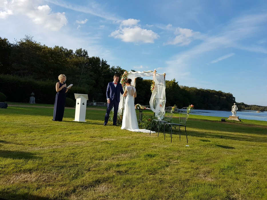 officiante-ceremonie-laique-orleans-wedding-celebrant-mariage-couple-by Alexa Réception